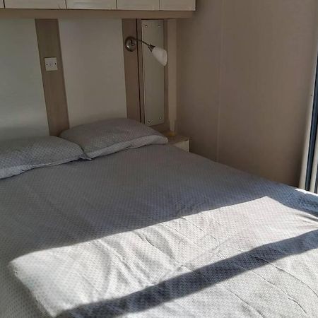 8 Berth Caravan At Parkdean Camber Sands Extérieur photo