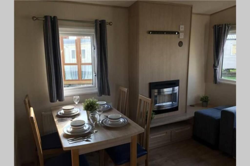 8 Berth Caravan At Parkdean Camber Sands Extérieur photo