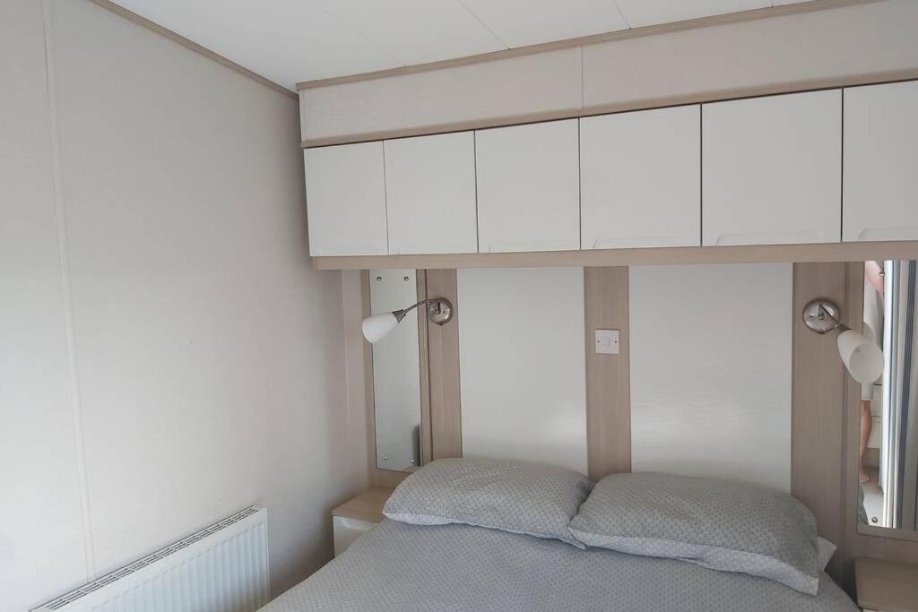 8 Berth Caravan At Parkdean Camber Sands Extérieur photo