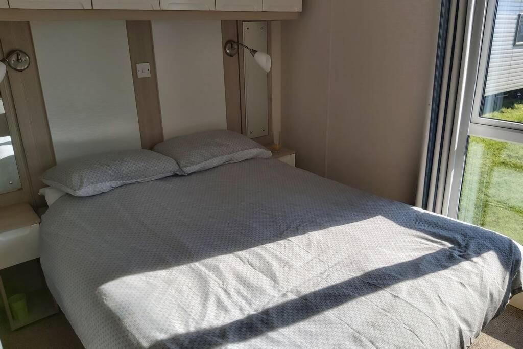 8 Berth Caravan At Parkdean Camber Sands Extérieur photo