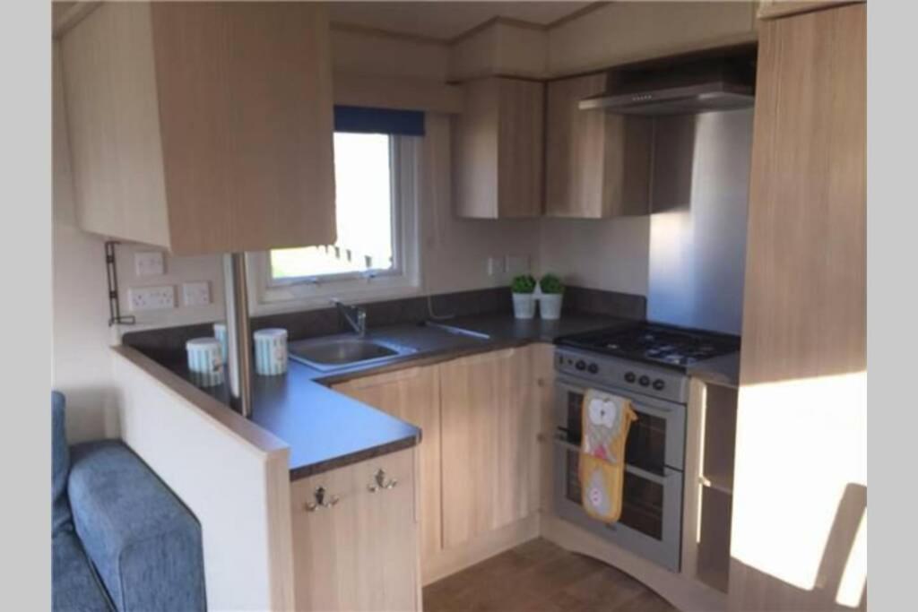 8 Berth Caravan At Parkdean Camber Sands Extérieur photo