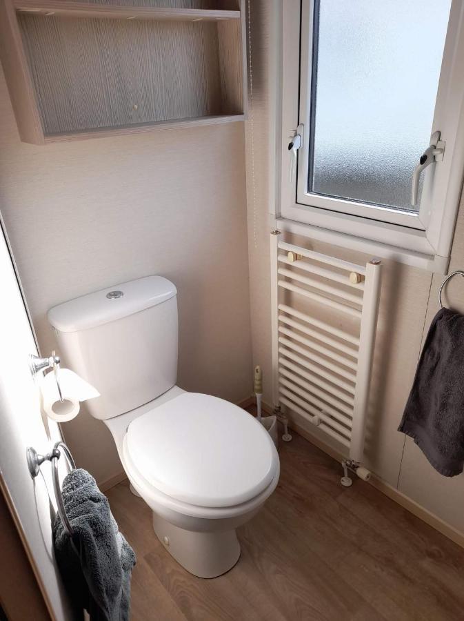 8 Berth Caravan At Parkdean Camber Sands Extérieur photo